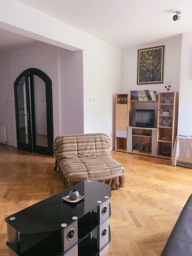 Hostel Holiday Cetinje Extérieur photo