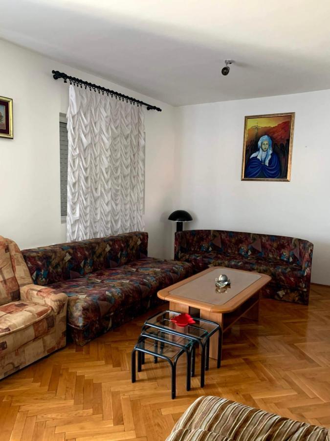 Hostel Holiday Cetinje Extérieur photo