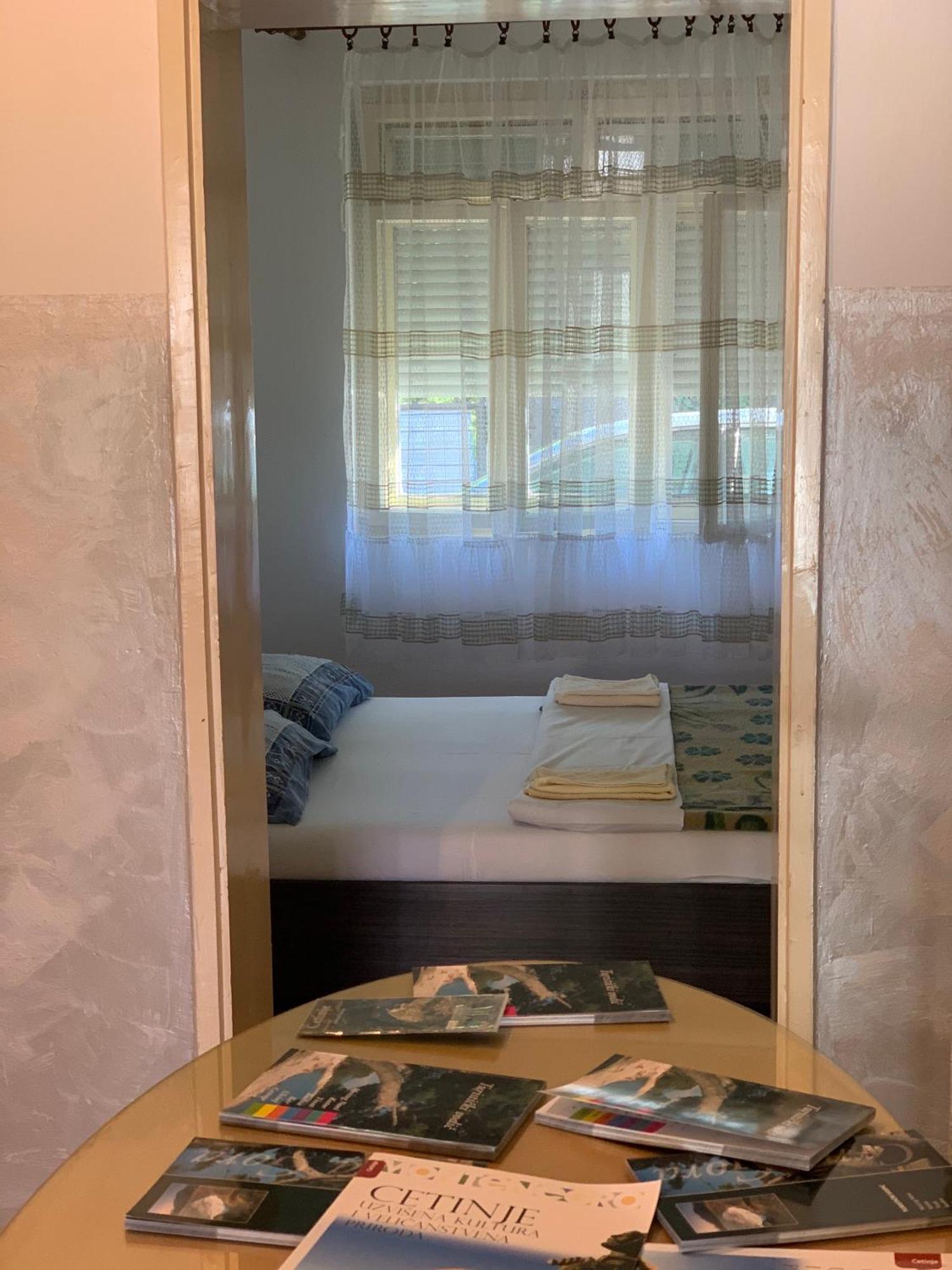 Hostel Holiday Cetinje Extérieur photo