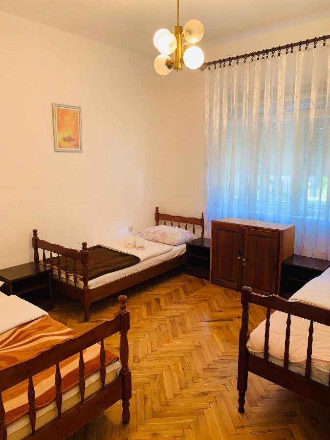 Hostel Holiday Cetinje Extérieur photo