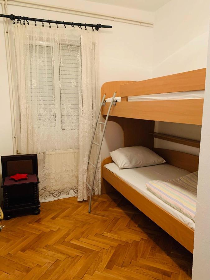 Hostel Holiday Cetinje Extérieur photo