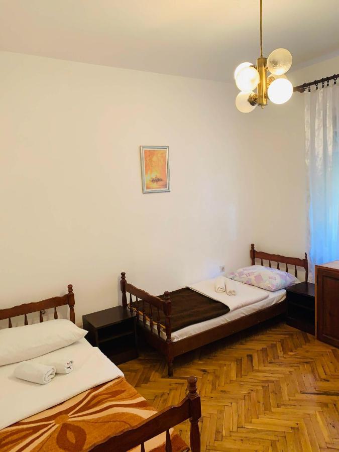 Hostel Holiday Cetinje Extérieur photo